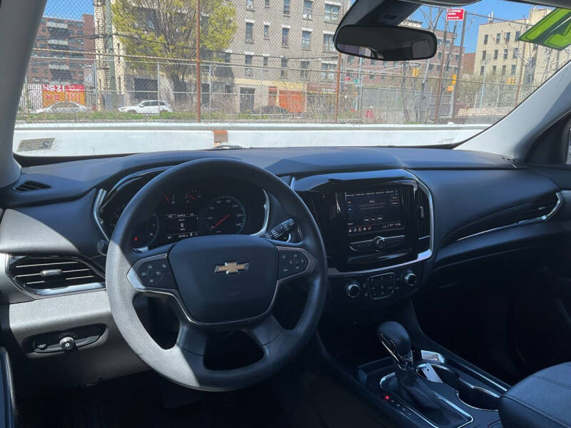 
								Chevrolet Traverse LS 2021 full									