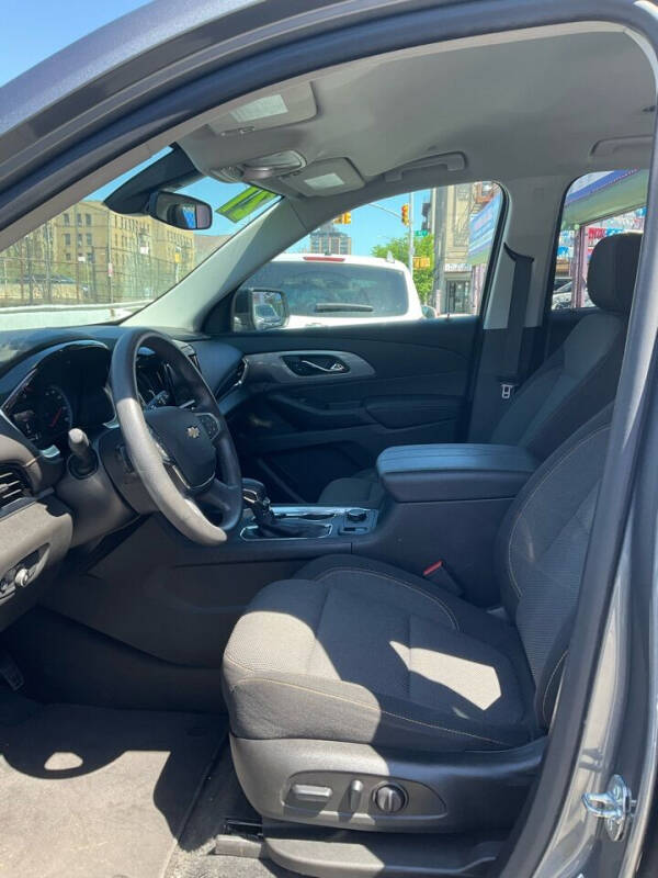 
								Chevrolet Traverse LS 2021 full									