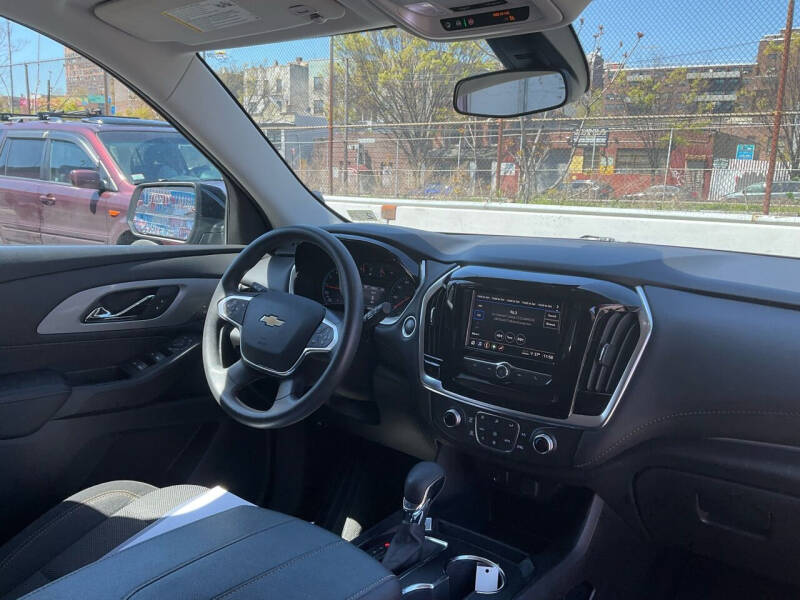 
								Chevrolet Traverse LS 2021 full									