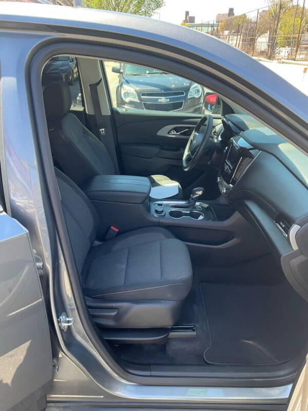 
								Chevrolet Traverse LS 2021 full									