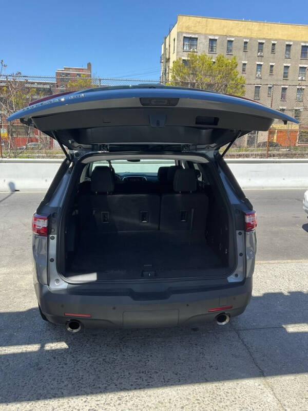 
								Chevrolet Traverse LS 2021 full									