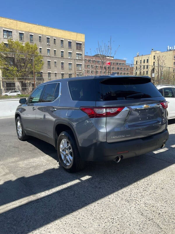 
								Chevrolet Traverse LS 2021 full									