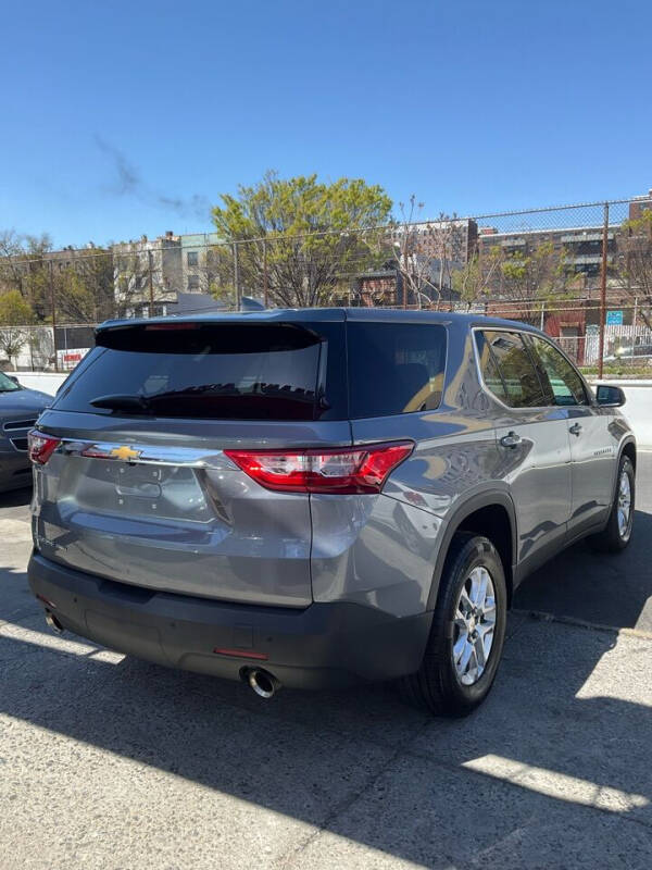 
								Chevrolet Traverse LS 2021 full									