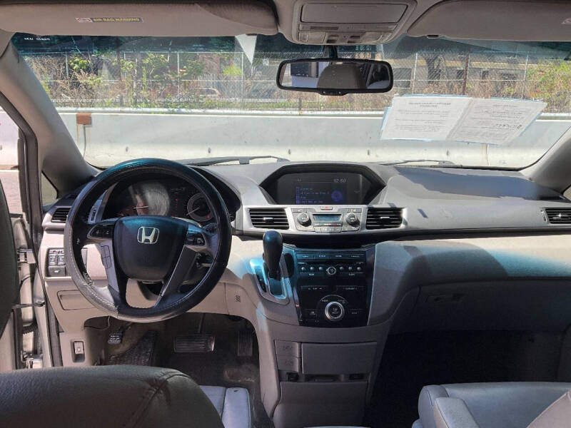 
								2011 Honda Odyssey EX-L w/DVD full									