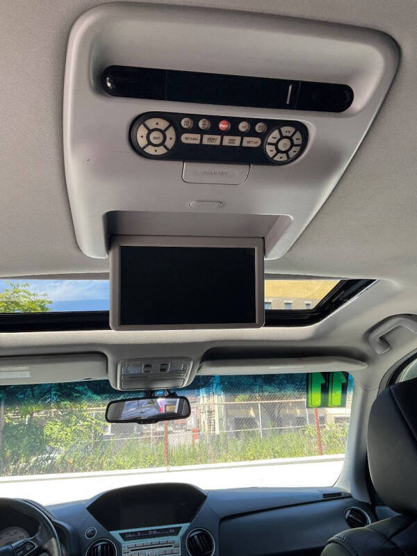 
								2011 Honda Pilot Touring full									