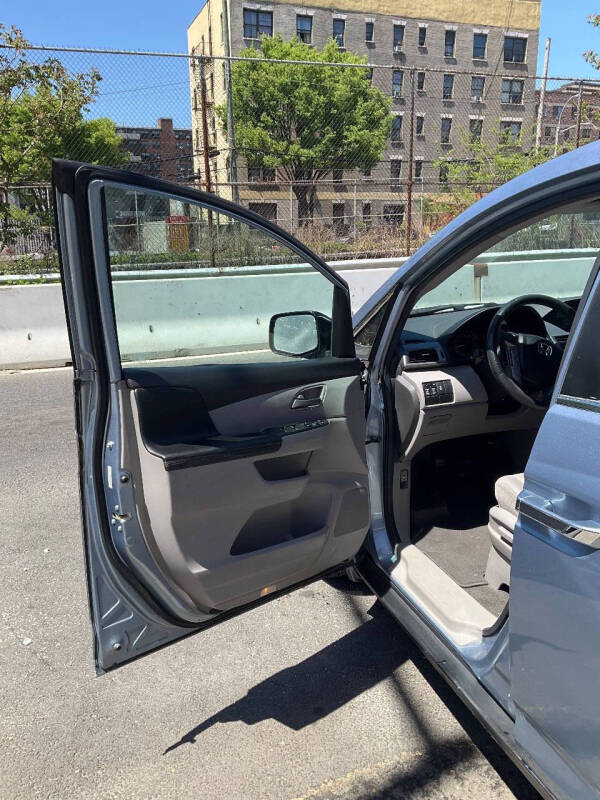 
								2012 Honda Odyssey EX full									