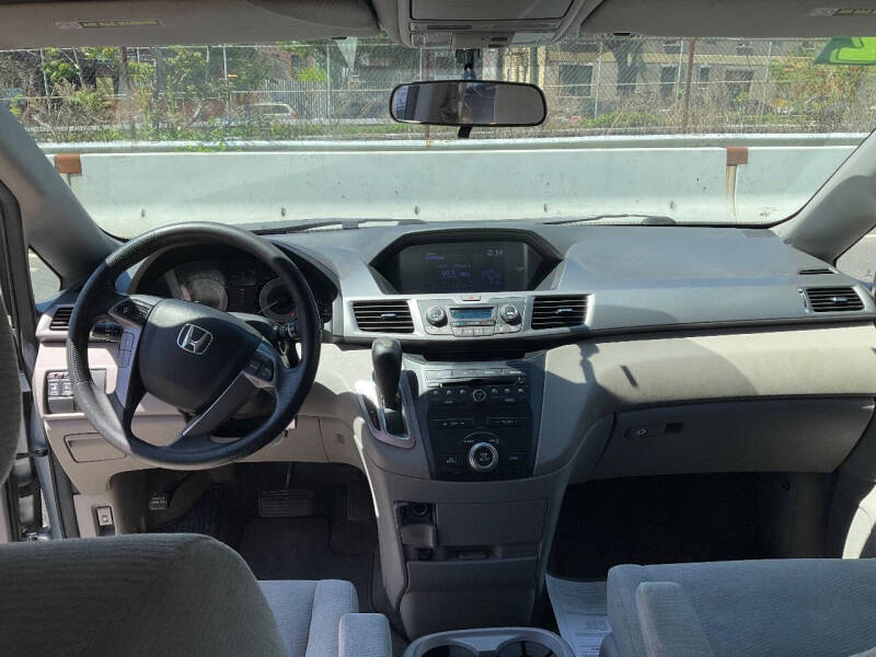 
								2012 Honda Odyssey EX full									