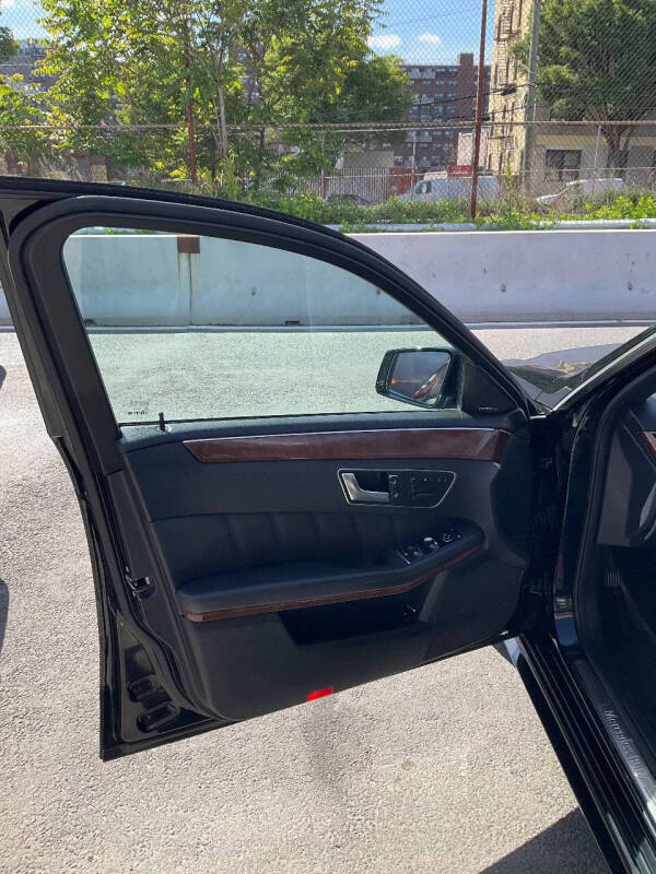 
								2013 Mercedes-Benz E-Class E 350 Luxury 4MATIC full									