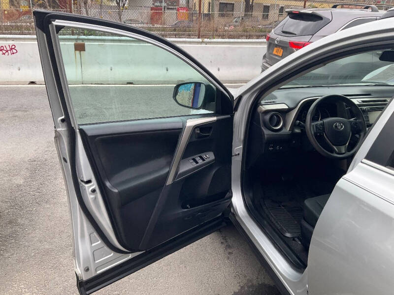 
								2014 Toyota RAV4 LE full									