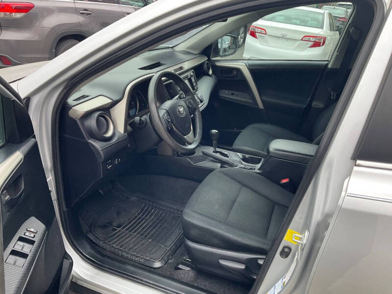 
								2014 Toyota RAV4 LE full									