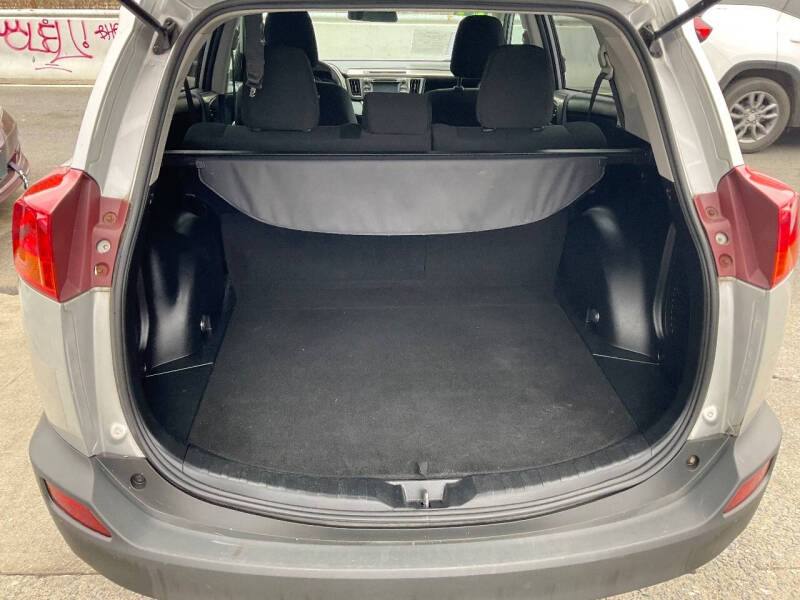 
								2014 Toyota RAV4 LE full									