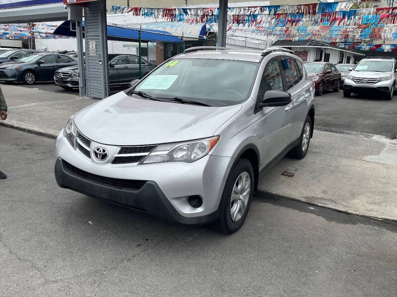 
								2014 Toyota RAV4 LE full									