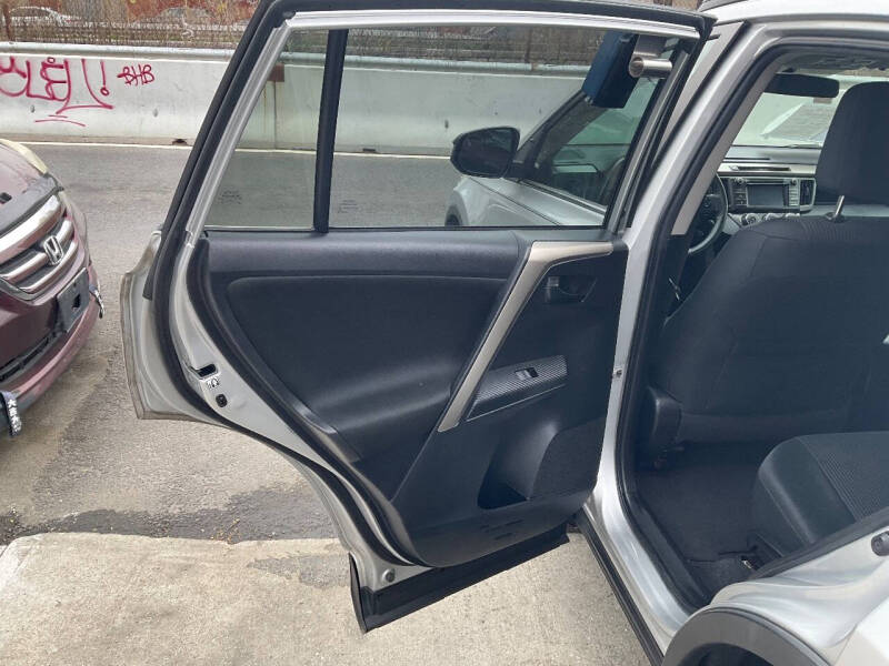 
								2014 Toyota RAV4 LE full									