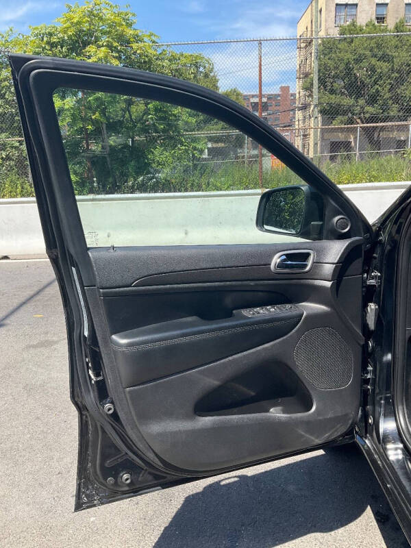 
								2017 Jeep Grand Cherokee Laredo full									