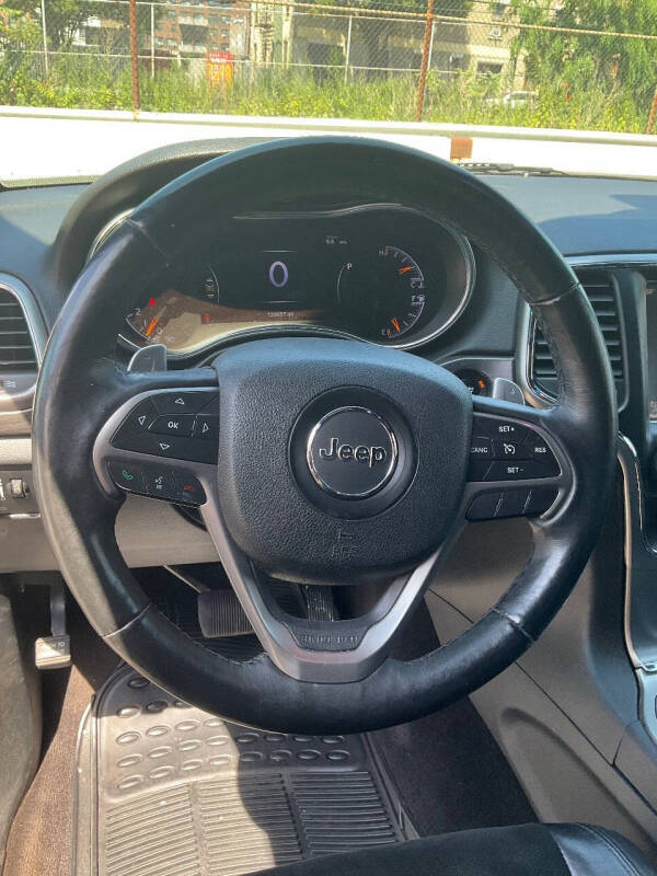 
								2017 Jeep Grand Cherokee Laredo full									