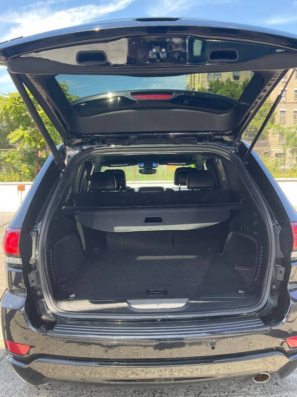 
								2017 Jeep Grand Cherokee Laredo full									