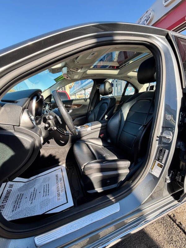 
								2017 Mercedes-Benz C-Class C 300 Luxury 4MATIC full									