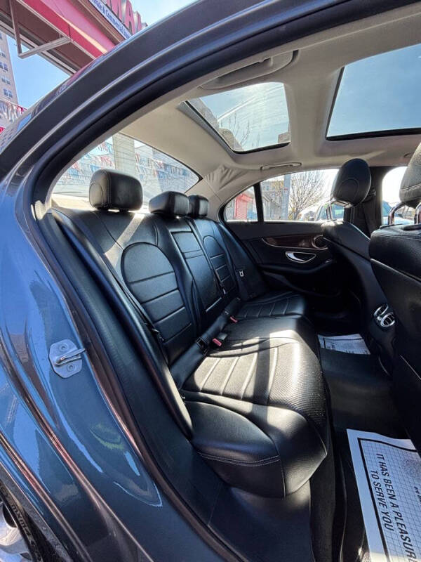 
								2017 Mercedes-Benz C-Class C 300 Luxury 4MATIC full									