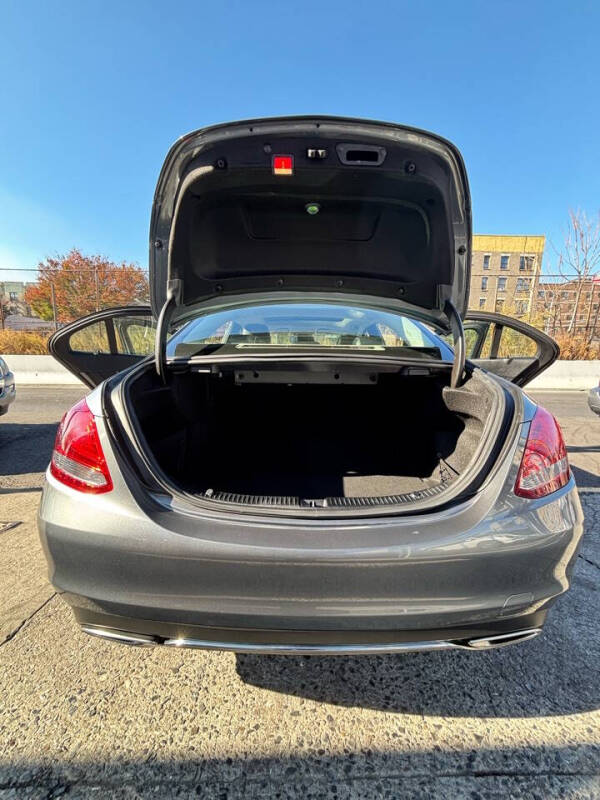 
								2017 Mercedes-Benz C-Class C 300 Luxury 4MATIC full									