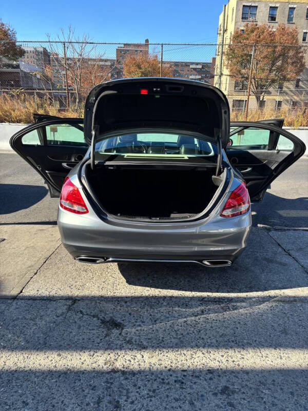 
								2017 Mercedes-Benz C-Class C 300 Luxury 4MATIC full									