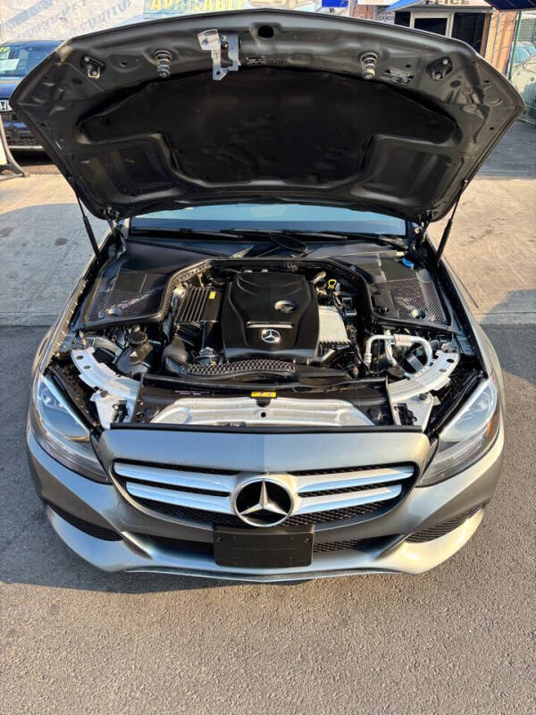 
								2017 Mercedes-Benz C-Class C 300 Luxury 4MATIC full									