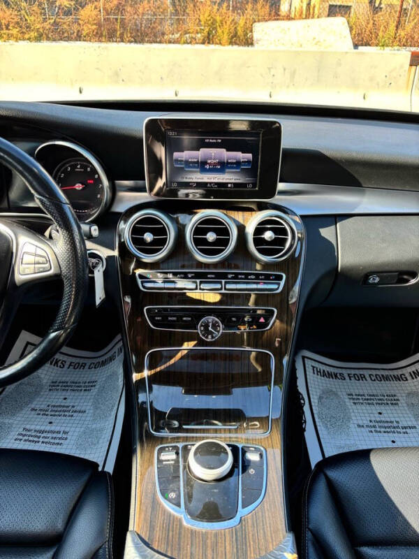 
								2017 Mercedes-Benz C-Class C 300 Luxury 4MATIC full									