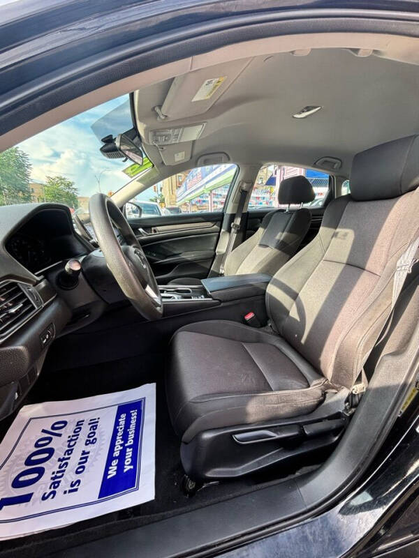 
								2018 Honda Accord LX full									