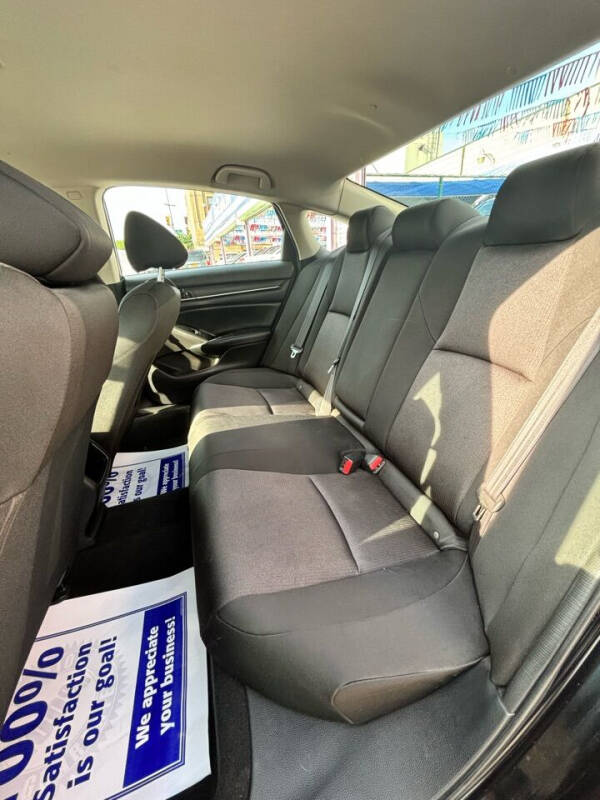 
								2018 Honda Accord LX full									