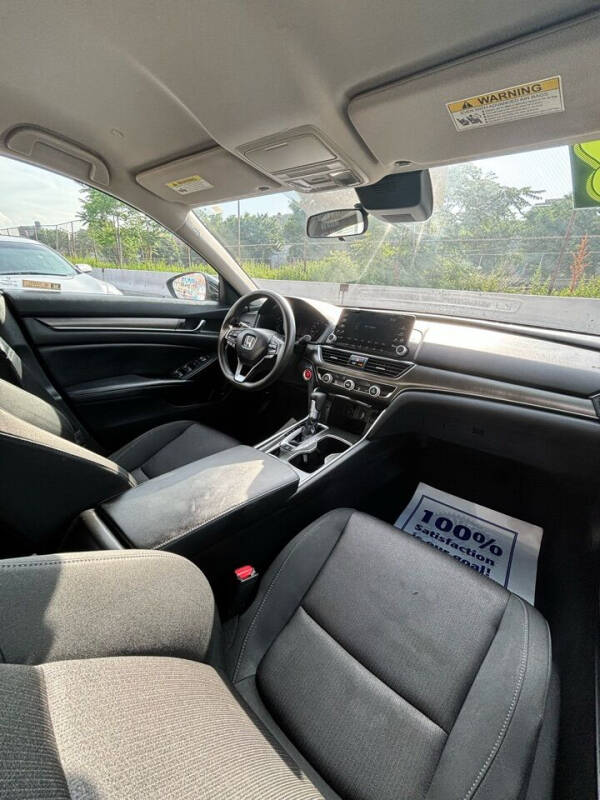 
								2018 Honda Accord LX full									