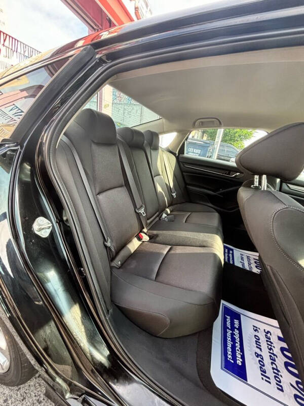 
								2018 Honda Accord LX full									