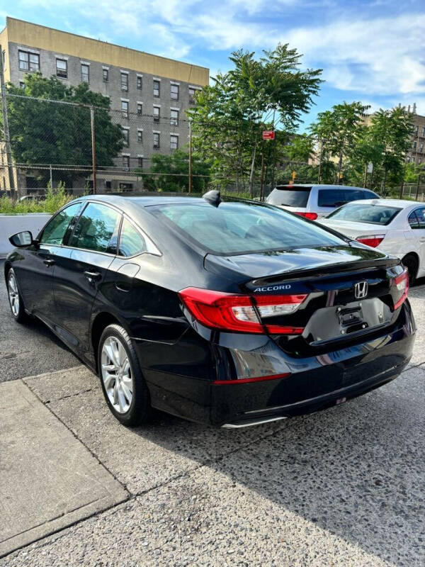
								2018 Honda Accord LX full									