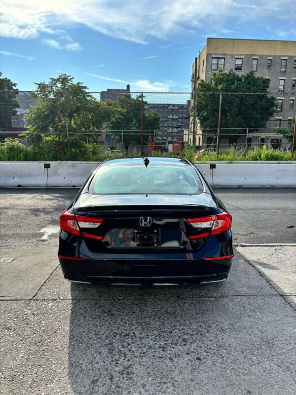 
								2018 Honda Accord LX full									