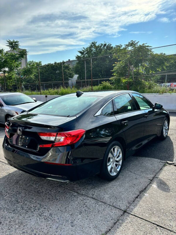 
								2018 Honda Accord LX full									