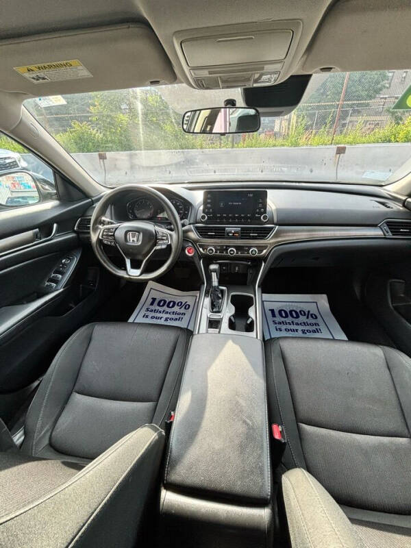 
								2018 Honda Accord LX full									