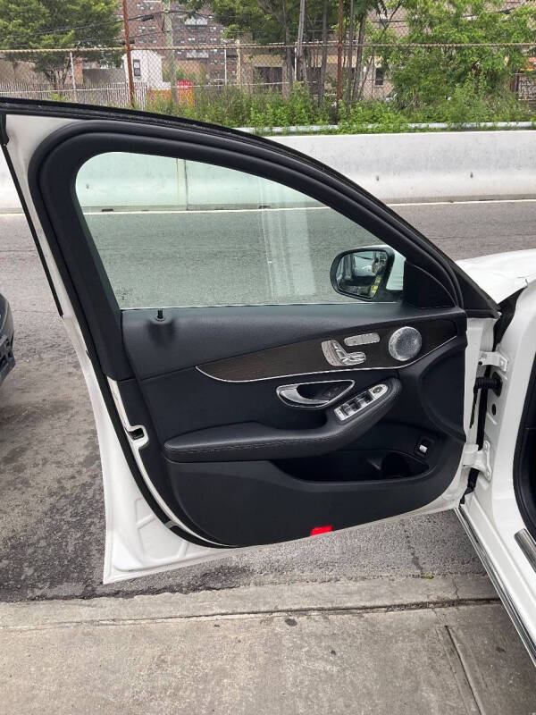 
								2019 Mercedes-Benz C-Class C 300 4MATIC full									