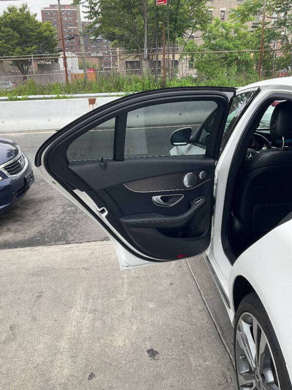 
								2019 Mercedes-Benz C-Class C 300 4MATIC full									