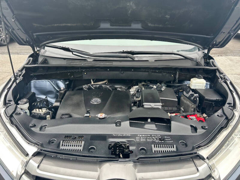 
								2019 Toyota Highlander LE full									