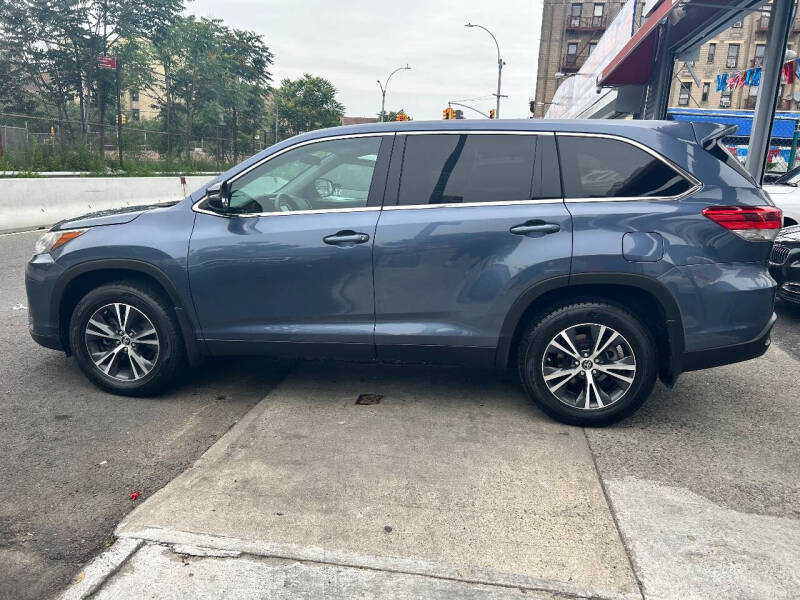 
								2019 Toyota Highlander LE full									