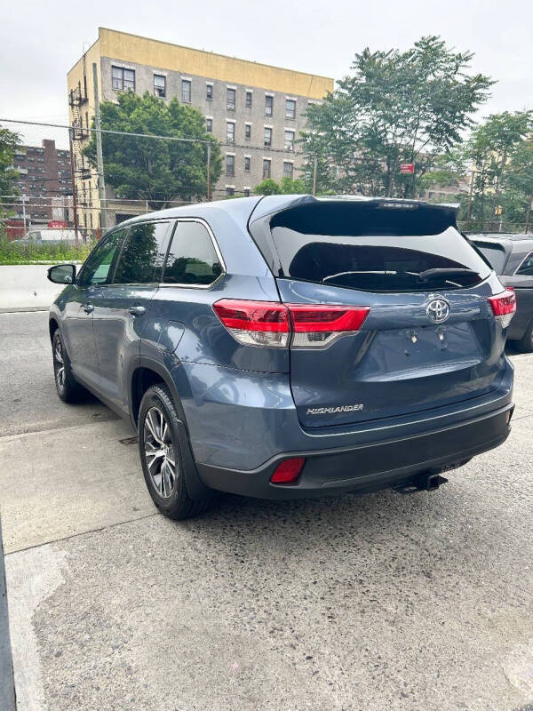 
								2019 Toyota Highlander LE full									