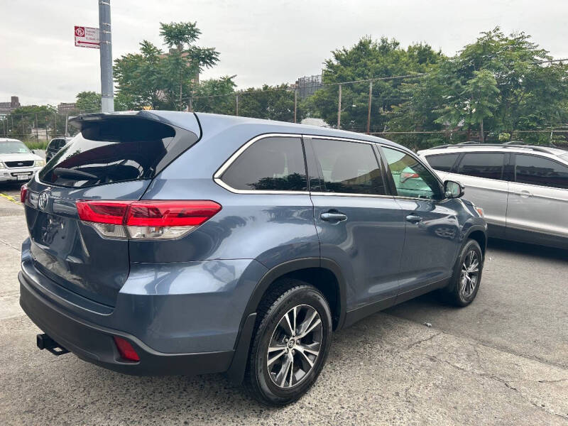
								2019 Toyota Highlander LE full									