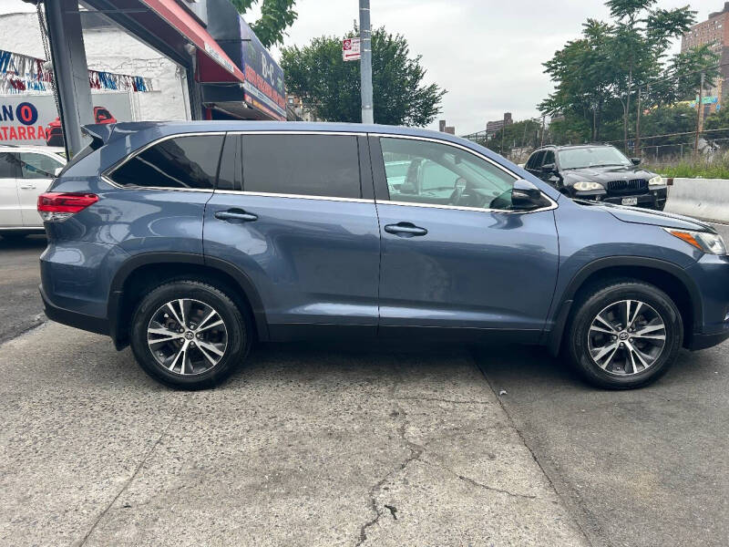 
								2019 Toyota Highlander LE full									