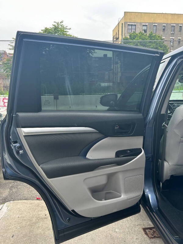 
								2019 Toyota Highlander LE full									