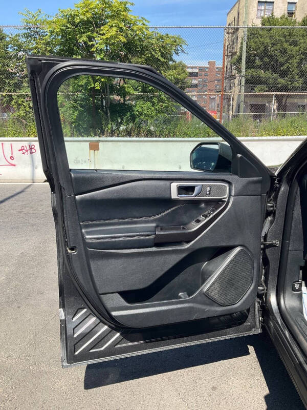 
								2020 Ford Explorer XLT full									