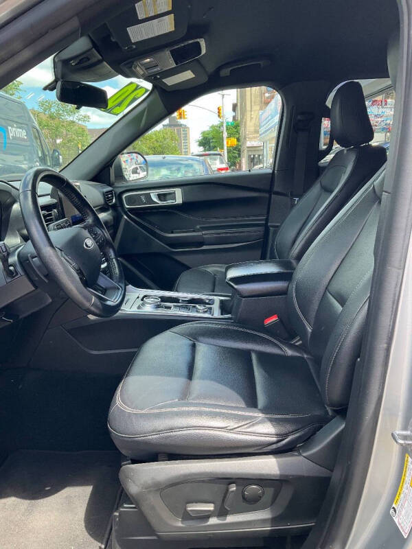 
								2020 Ford Explorer XLT full									