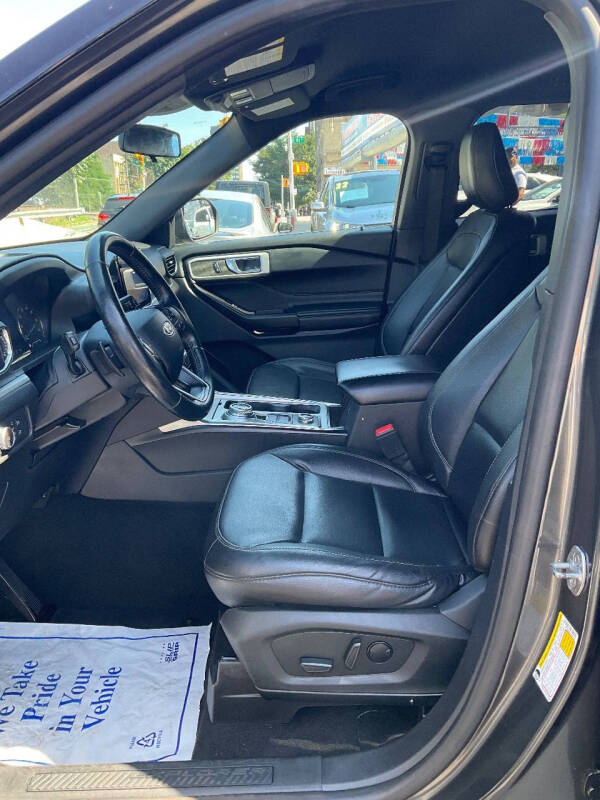 
								2020 Ford Explorer XLT full									