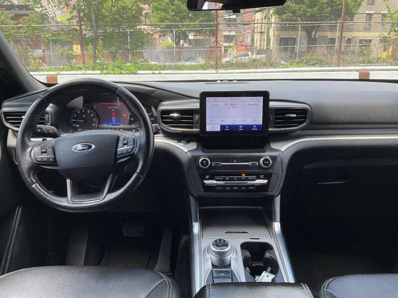 
								2020 Ford Explorer XLT full									