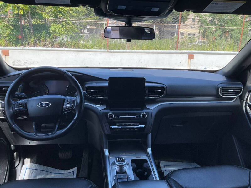 
								2020 Ford Explorer XLT full									