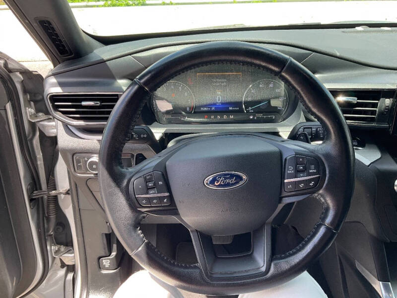 
								2020 Ford Explorer XLT full									