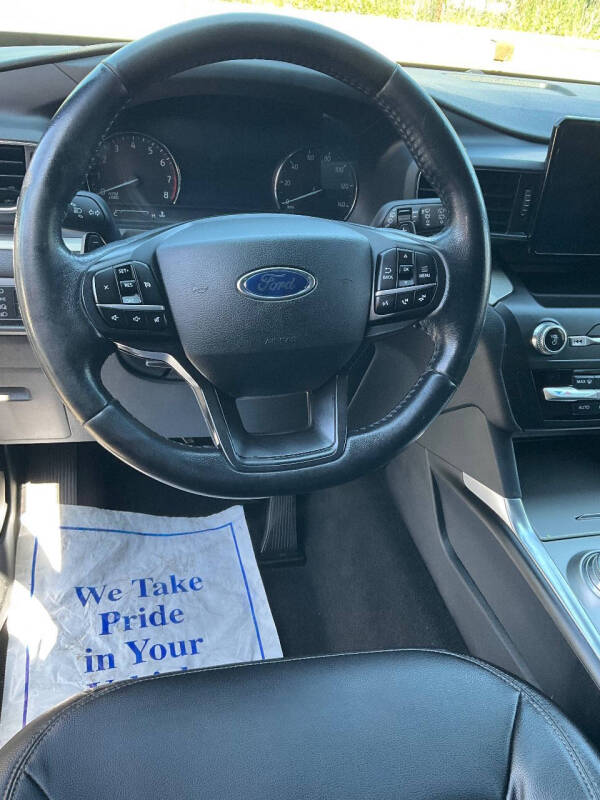 
								2020 Ford Explorer XLT full									