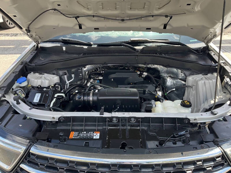 
								2020 Ford Explorer XLT full									